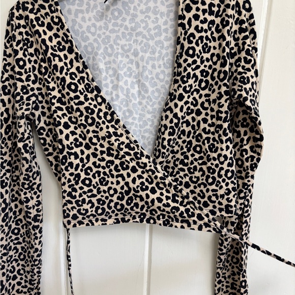 Leopard Print Wraparound Crop Top Forever 21 Size Small - Picture 1 of 9